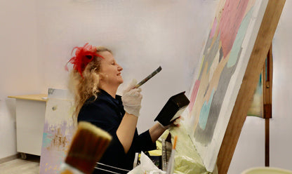 Gemälde: „Katzenparade mit türkisen Fischen“ – Ein Zeichen der Hoffnung, Wandbild