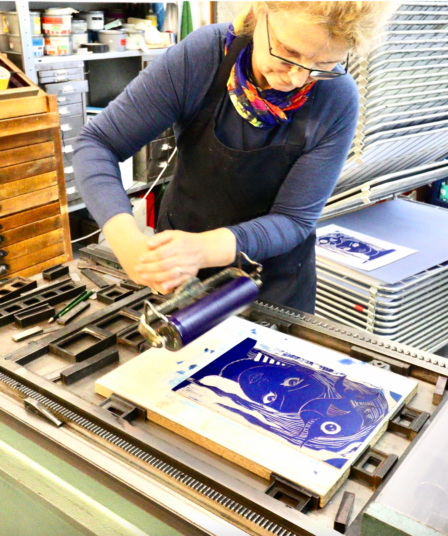 A3 - „Blaues Mädchen mit Fisch“, Linoldruck, Kunst, Bilder der Hoffnung,